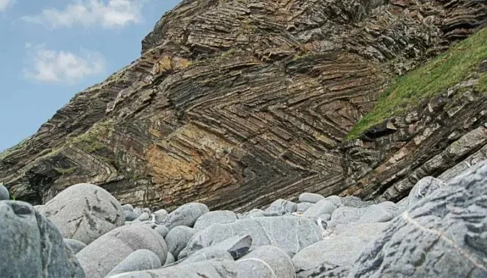 Las montañas de cúpulas son creadas a partir del choque de las placas tectónicas
